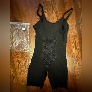 Elegant Black Lace Bodysuit /Shapeware
With open crotch